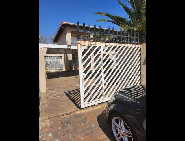 4 BEDROOM HOUSE FOR SALE IN KENSINGTON